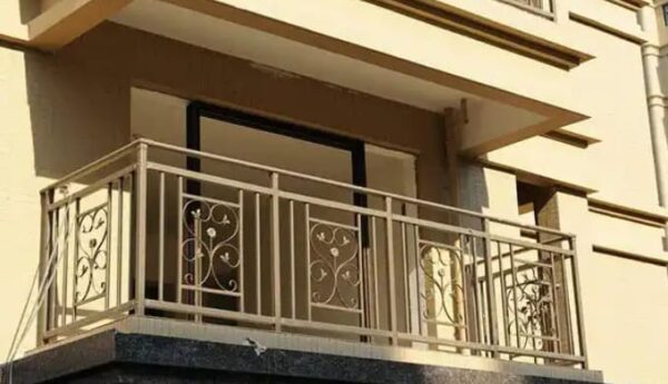 What is the difference between wrought iron guardrail, aluminum guardrail, and zinc steel guardrail?