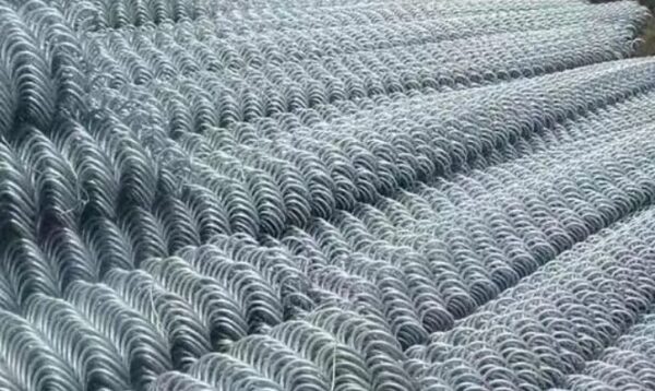 What are the advantages of diamond shaped steel wire mesh?